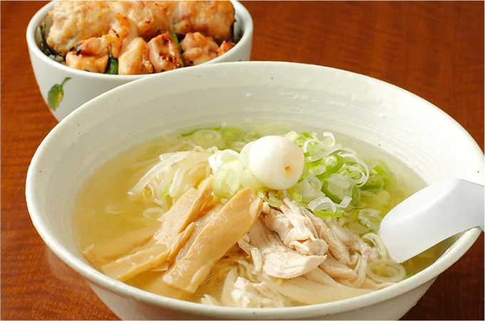 塩ラーメンと 焼き鳥小丼セット